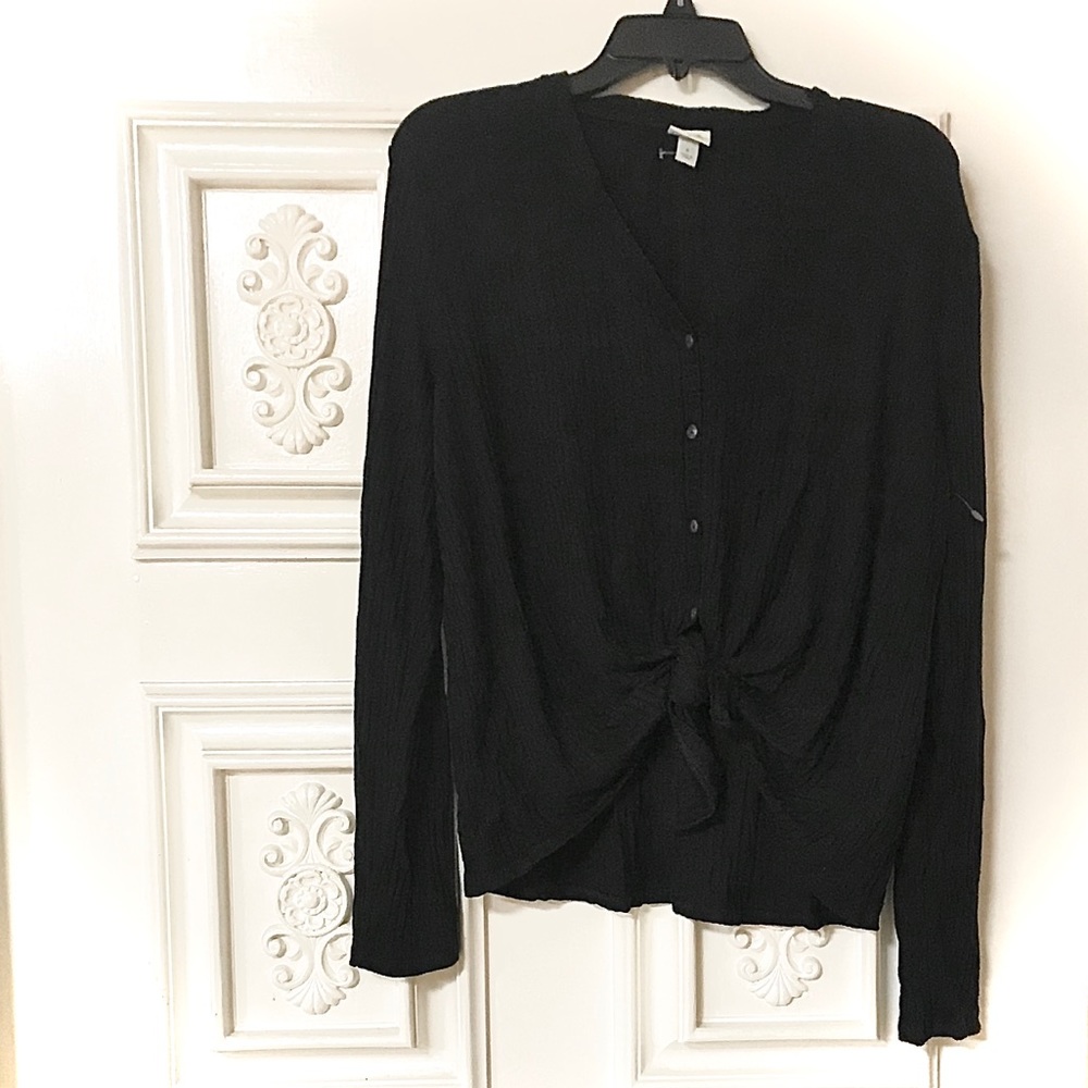 Sexy💋Ribbed Knit Tied Hi•Low V-Neck Button Top - Picture 3 of 8